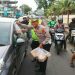 Sinergi Direktorat Lalu Lintas Polda Sulut dan Bapenda, Bagi-Bagi 500 Paket Takjil di Depan Mapolda